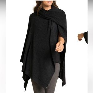 Barefoot dreams cozy chic travel wrap - one size